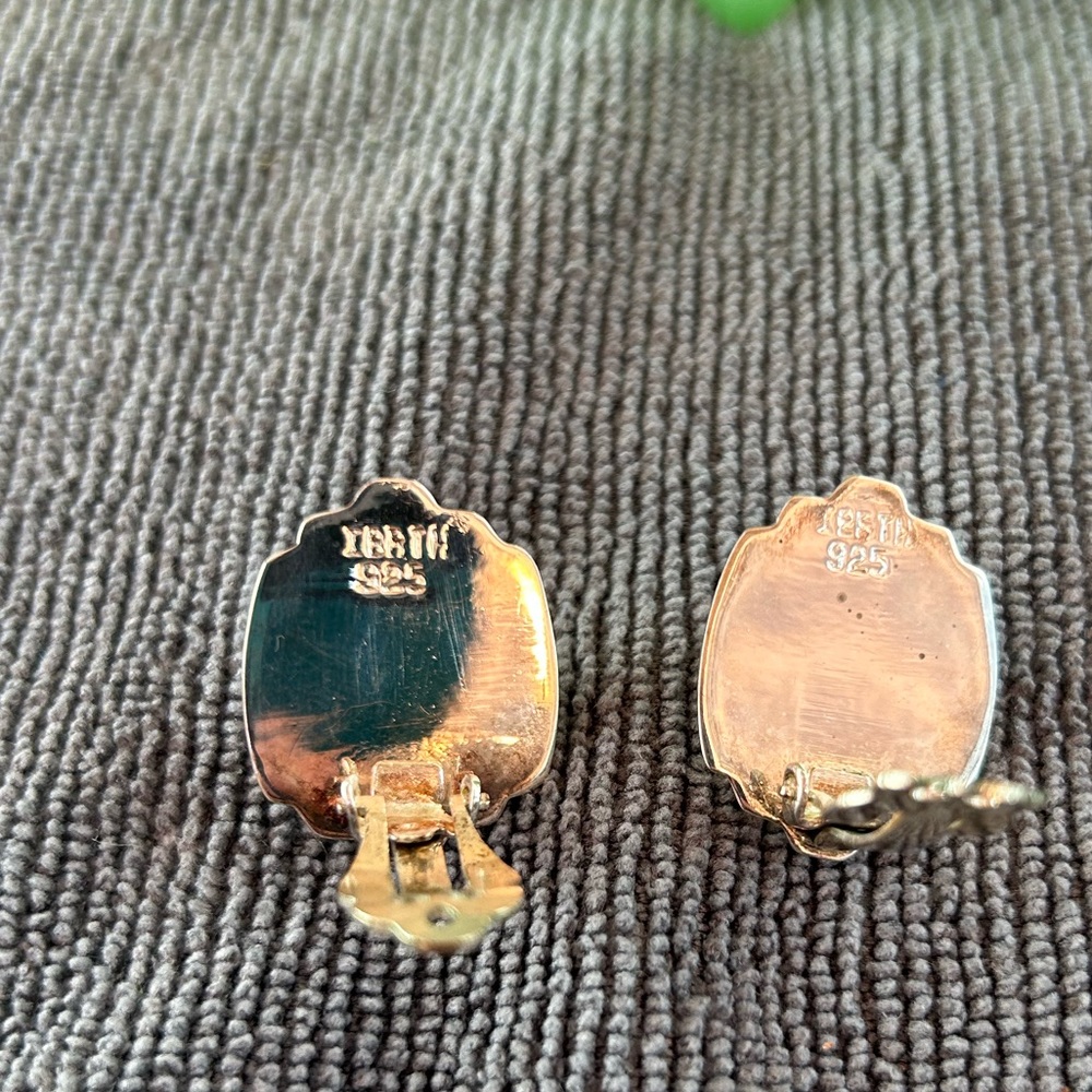 Vintage Sterling shell clip back earrings - Picture 3 of 9